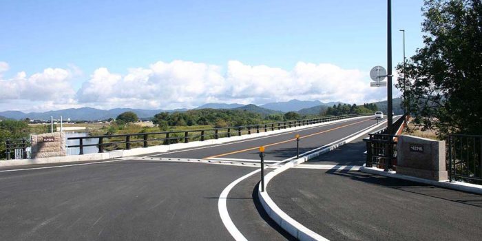 新鶴岡橋の親柱