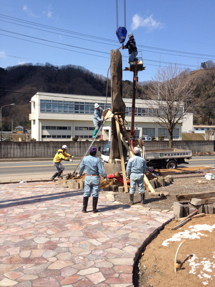 新社屋　看板石を据え付けました