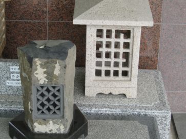 玄関前灯篭