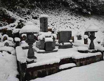 代々碑・副碑・灯篭・地蔵尊を磨き直すため一旦お預かりしました