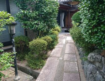 庭木は一部残して伐採します