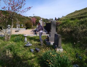 旧墓地より、石碑・副碑・灯篭を移設します