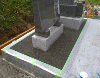 石碑・副碑の周りを樹脂砂利施工しました