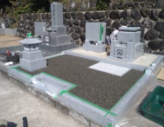 養生しながら樹脂砂利舗装