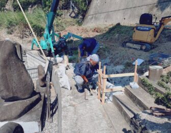 参道をコンクリートの為型枠を組みます