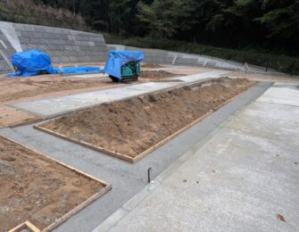 基礎工事　とても広い区画です
