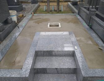 防草のためコンクリートベース打設