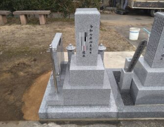 墓地内には塔婆立も設置しています