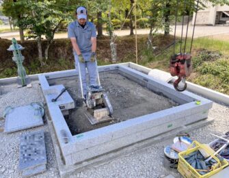 下地砕石、転圧作業