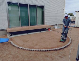 ピンコロ石据付　転圧