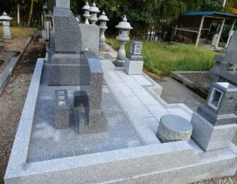 副碑裏に塔婆立据付